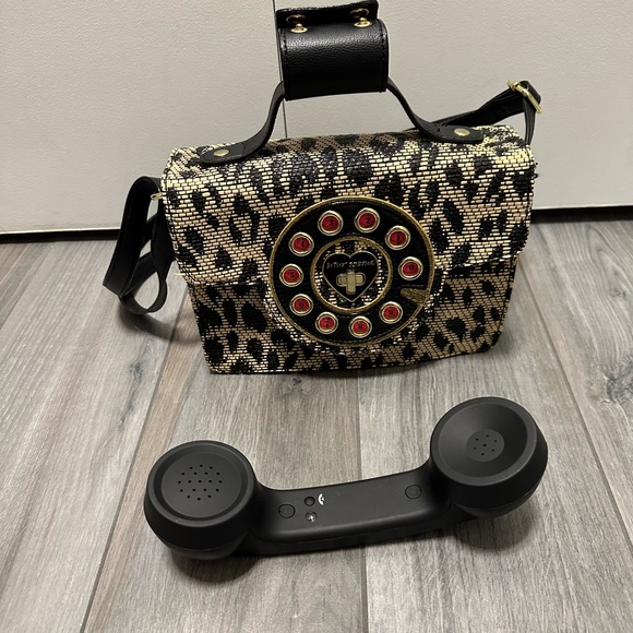 Betsey Johnson Phone Purse 💗 📞 - Picture 3 of 7